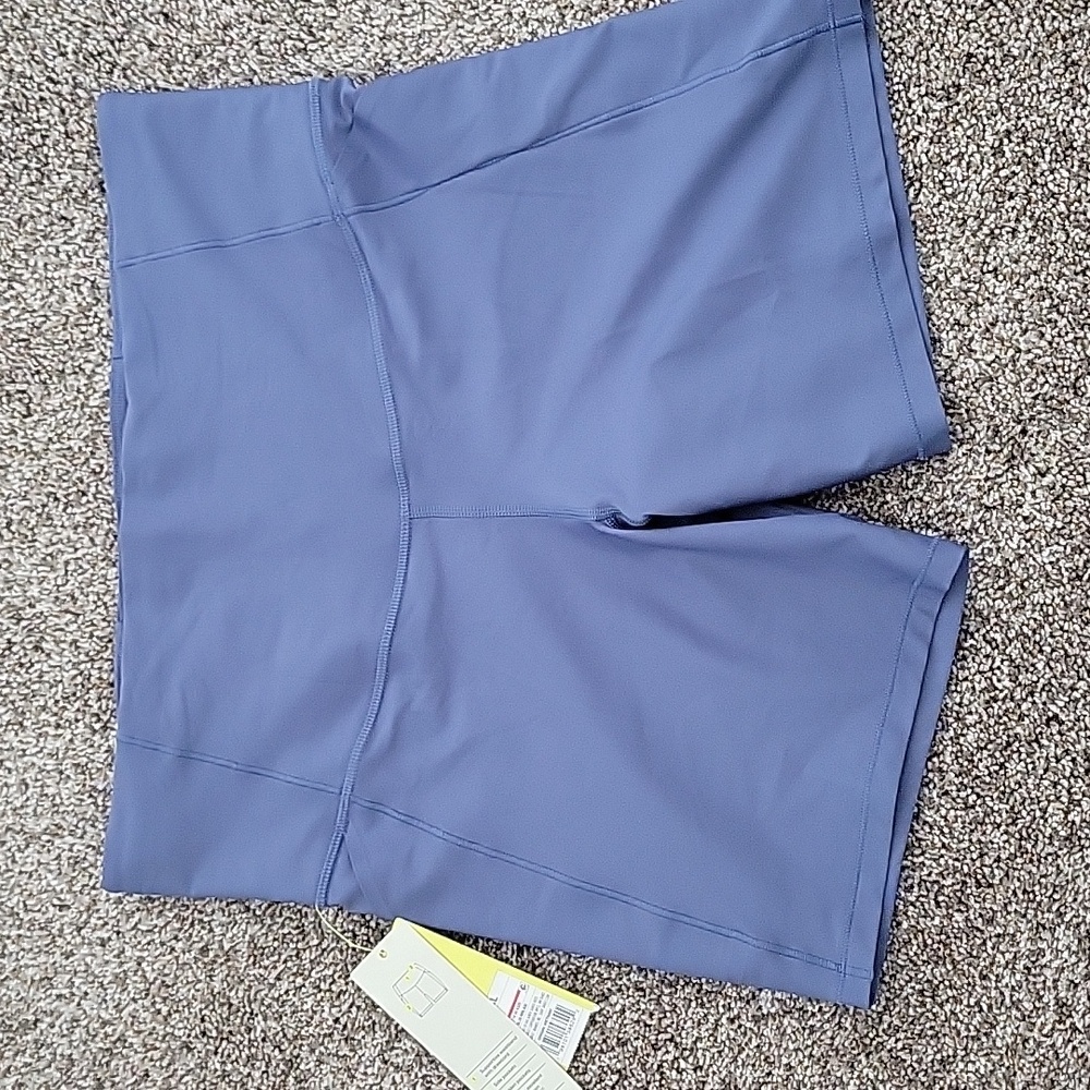 NWTWomen's Effortless Support High-Rise Pocketed Bike Shorts 6" - All In Motion™ - Picture 3 of 5